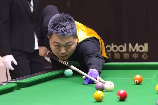 功背后离不 功背后离不