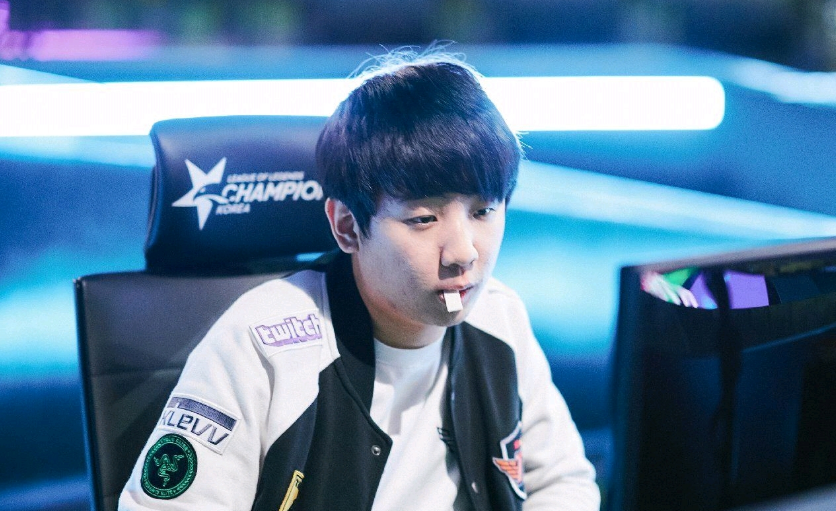 更是将他在 更是将他在