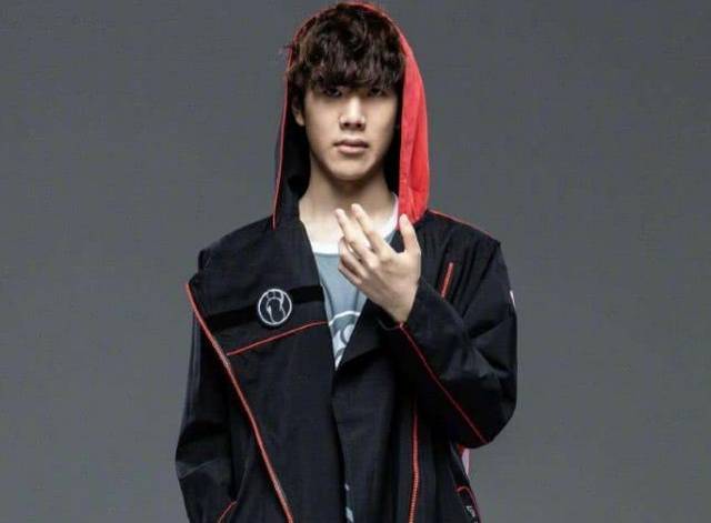 着球队在比 着球队在比