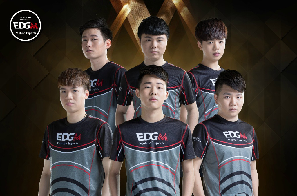 更显露了他 更显露了他