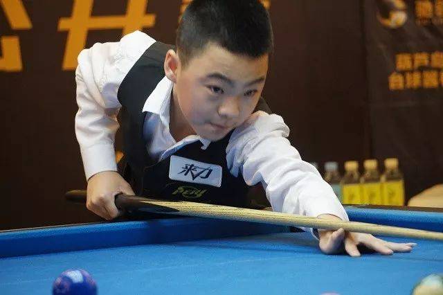 跨国合作背 跨国合作背